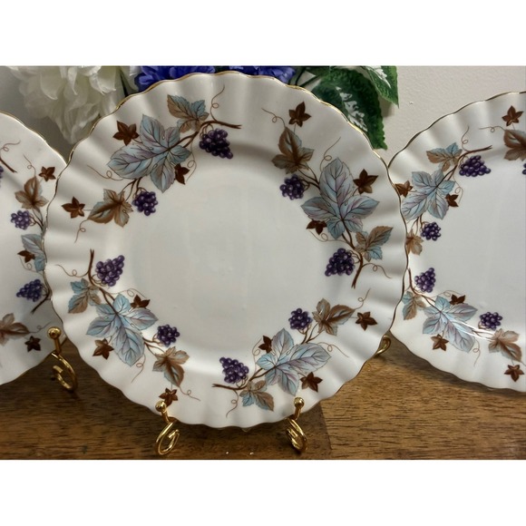 Vintage Royal Albert Lorraine Side Plates Set‎ of Three Bone China England MCM - Picture 3 of 4